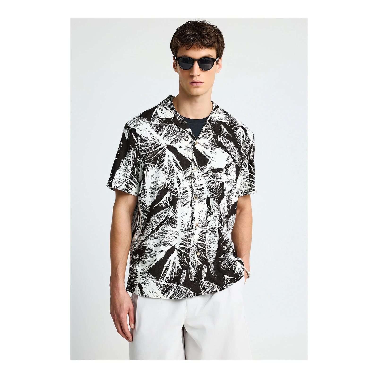 Funky Buddha Ανδρικό κοντομάνικο πουκάμισο με τύπωμα Off White FBM013-008-05-OFF-WHITE